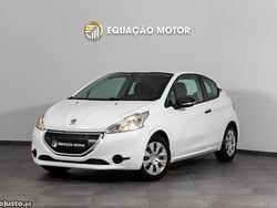 Branco Usado 2014 Peugeot 208 Access Citadino | € 7.400 (Preço justo)