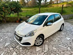 Branco Usado 2015 Peugeot 208 Active Citadino | € 7.450 (Preço justo)