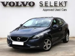 019 preto Usado 2017 Volvo V40 Kinetic Carrinha | € 16.700 (Preço elevado)