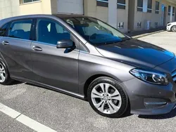 Cinzento Usado 2015 Mercedes B180 Monovolume | € 15.500 (Bom preço)