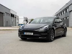 Preto Usado 2019 Tesla Model 3 Standard Range Plus Sedan | € 23.500 (Preço justo)
