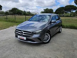 Cinzento Usado 2019 Mercedes B180 Style Monovolume | € 26.950 (Preço elevado)