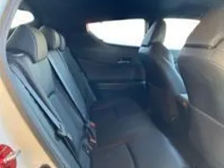 Branco (pintura metalizada especial) Usado 2023 Toyota C-HR Luxury SUV | € 37.000 (Preço justo)