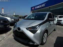Cinza Usado 2019 Toyota Aygo X-play Citadino | € 9.980 (Caro)