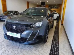 Cinzento Usado 2023 Peugeot 2008 SUV | € 17.800 (Bom preço)