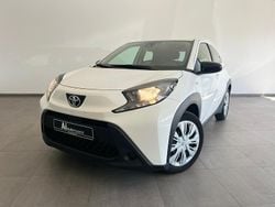 Branco (sólida) Usado 2024 Toyota Aygo X-play Citadino | € 17.750 (Preço justo)