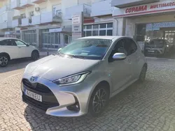 Cinza Usado 2021 Toyota Yaris Hybrid | € 22.250 (Preço elevado)