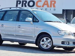 Cinzento Usado 2005 Hyundai Trajet Monovolume | € 5.500