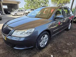 Cinzento Usado 2010 Skoda Octavia Carrinha | € 5.500 (Preço justo)