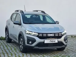Cinzento Usado 2023 Dacia Sandero Citadino | € 17.450 (Preço justo)