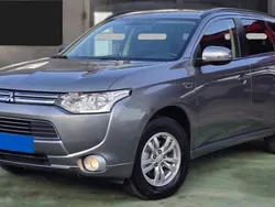 Cinza Usado 2014 Mitsubishi Outlander P-HEV Intense+ SUV | € 15.900 (Preço justo)