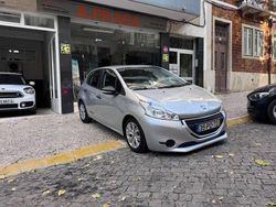 Cinzento Usado 2014 Peugeot 208 Citadino | € 8.500 (Preço justo)
