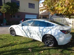 Usado 2020 Tesla Model 3 Standard Range Sedan | € 23.500 (Preço justo)
