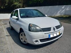 Branco Usado 2003 Renault Clio II Citadino | € 2.990 (Preço justo)