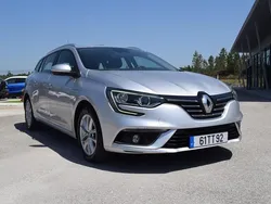 Cinzento Usado 2017 Renault Mégane IV Carrinha | € 11.900 (Preço justo)