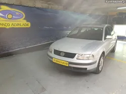 Cinza Usado 1999 VW Passat | € 1.650