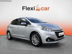 Cinza Usado 2018 Peugeot 208 Allure Citadino | € 9.390 (Preço justo)