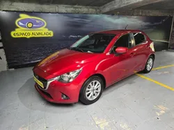 Vermelho Usado 2015 Mazda 2 Evolve | € 6.900