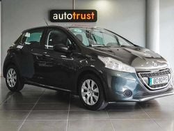 Cinzento Usado 2014 Peugeot 208 Citadino | € 7.900 (Preço justo)