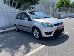 Cinzento Usado 2007 Ford Fiesta Citadino | € 5.400 (Preço justo)