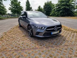 Cinzento Usado 2018 Mercedes A180 Citadino | € 22.900 (Caro)