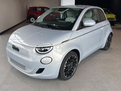 Azul Novo 2025 Fiat 500e La Prima Sedan | € 33.000 (Caro)