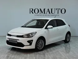 Branco Usado 2023 Kia Rio Citadino | € 16.900 (Preço justo)