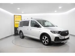 Cinzento Usado 2023 Ford Tourneo Active Monovolume | € 29.980