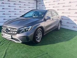 Cinzento Usado 2017 Mercedes 200 Urban Citadino | € 24.500