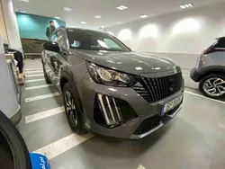 Cinzento Novo 2024 Peugeot e-2008 Allure SUV | € 36.100 (Preço justo)