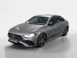Cinza Usado 2024 Mercedes A180 Sedan | € 40.450 (Caro)