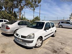 Branco Usado 2006 Renault Clio II Citadino | € 2.500 (Bom preço)