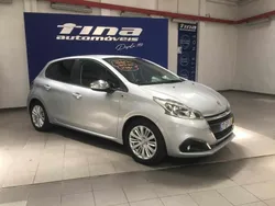 Cinzento Usado 2017 Peugeot 208 Citadino | € 12.800 (Preço elevado)