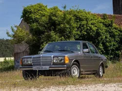 Verde Usado 1989 Mercedes 200 | € 4.500