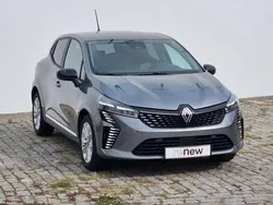 Cinza Usado 2024 Renault Clio V Evolution | € 18.250 (Preço justo)