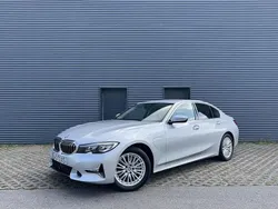 Cinza Usado 2020 BMW 330 Luxury Line Sedan | € 28.750