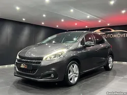 Cinza Usado 2018 Peugeot 208 Allure Citadino | € 10.900 (Preço justo)