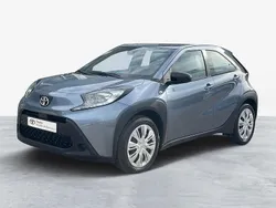 Cinza (pintura metalizada) Usado 2024 Toyota Aygo X-play Citadino | € 17.750 (Preço justo)
