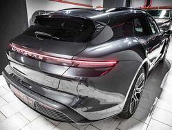Cinzento Usado 2022 Porsche Taycan Sedan | € 72.990 (Bom preço)