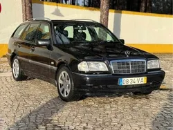 Preto Usado 1998 Mercedes 220 | € 3.100