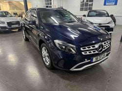 Azul Usado 2017 Mercedes GLA200 Urban SUV | € 24.990 (Preço justo)