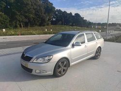 Cinzento Usado 2009 Skoda Octavia Carrinha | € 4.750 (Preço justo)