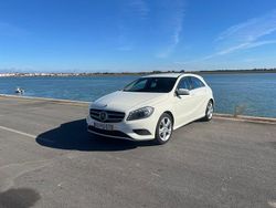 Branco Usado 2015 Mercedes A180 Urban | € 17.400 (Preço justo)