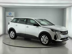 Branco Usado 2023 Peugeot 5008 Active Monovolume | € 33.490 (Preço justo)