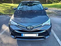 Cinzento Usado 2015 Toyota Avensis Sedan | € 15.250