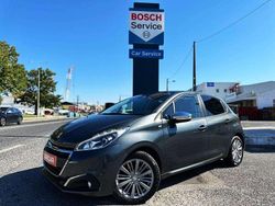 Cinzento Usado 2017 Peugeot 208 Style Citadino | € 10.900 (Preço justo)