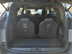 Cinzento Usado 2023 Peugeot 5008 Allure Monovolume | € 30.990 (Preço justo)