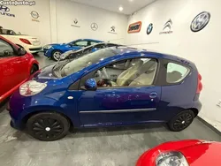 Azul Usado 2006 Peugeot 107 Citadino | € 4.900 (Preço justo)