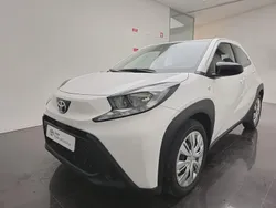 Branco (sólida) Usado 2023 Toyota Aygo X-play Citadino | € 16.750 (Preço justo)
