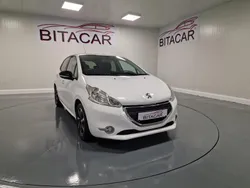 Branco Usado 2015 Peugeot 208 Active Citadino | € 12.750 (Caro)